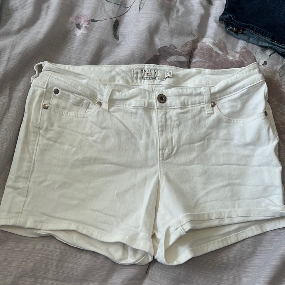 White denim torrid shorts size 12
